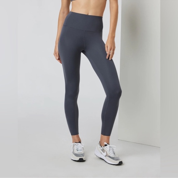 Vuori Women's Charcoal Leggings - Picture 2 of 6